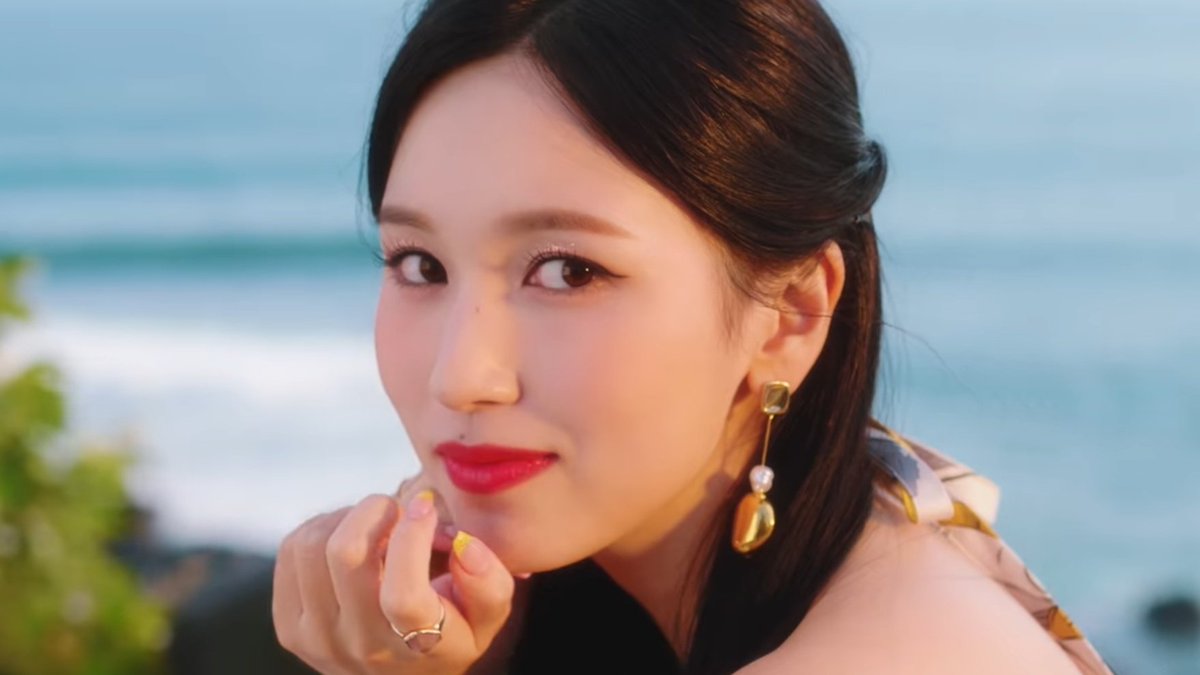 hseokit's tweet photo. mina is too elegant and pretty for this era <33
@JYPETWICE #Alcohol_Free_Now https://t.co/0YIcdVU1X1