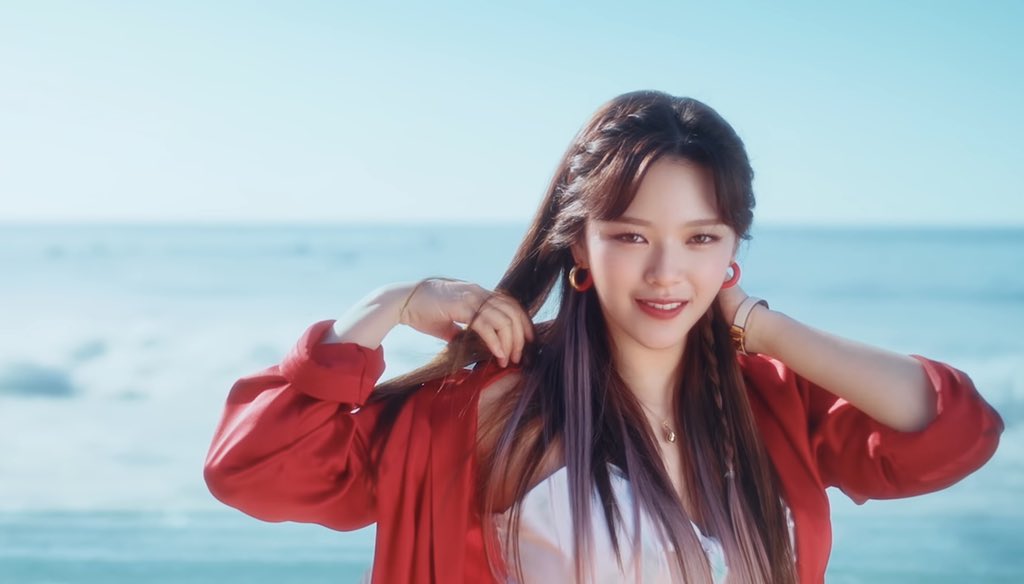 yjyworld's tweet photo. JEONGYEON. https://t.co/n8UDNOX14P