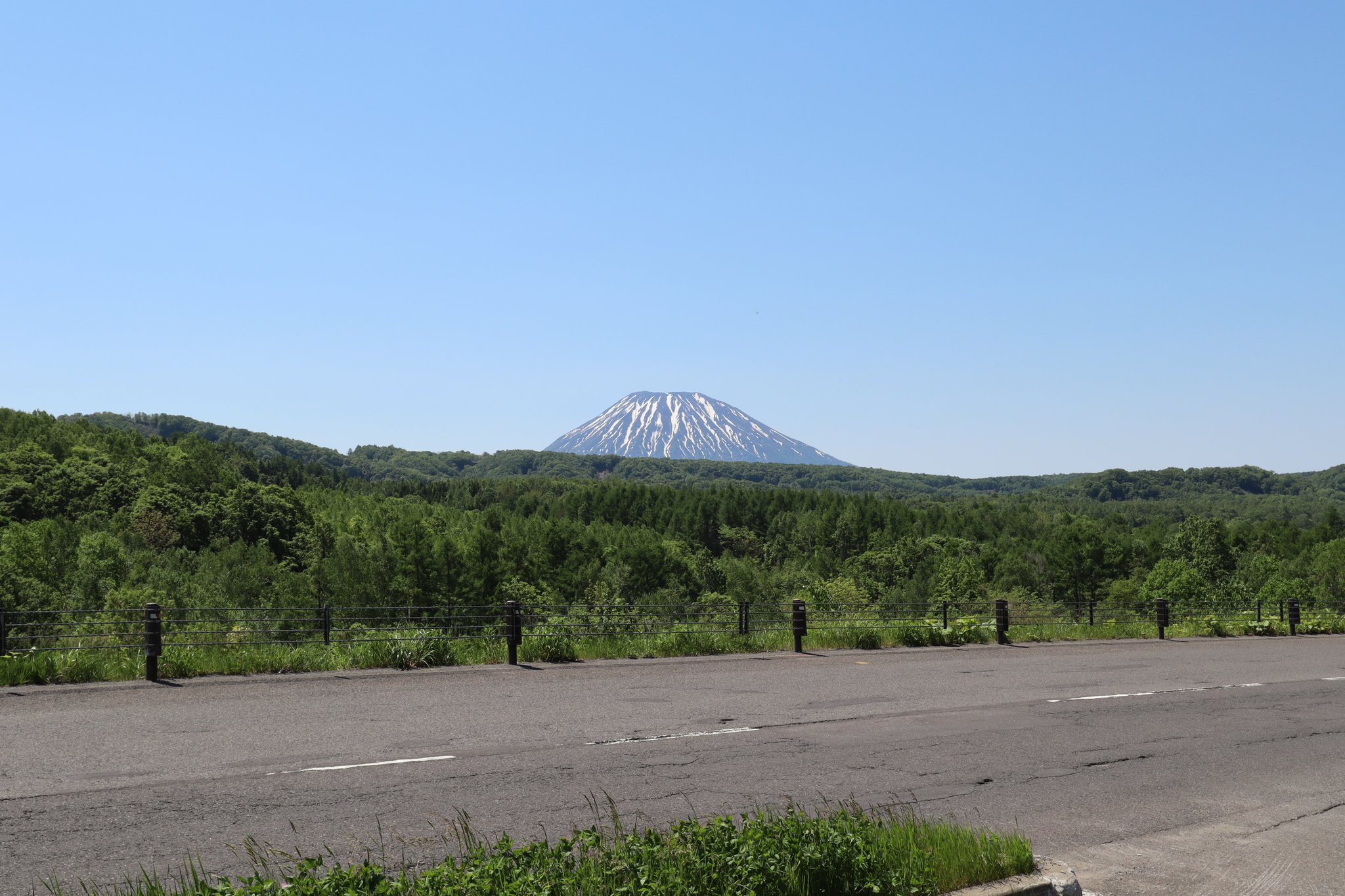 ぶろんず あるぱか 毛無峠方面から見た 羊蹄山 1 3枚目 ニセコ連峰 4枚目 羊蹄山 蝦夷富士 ニセコ連峰 Eoskissm ファインダー越しの私の世界 T Co V5xfl3pxb8 Twitter