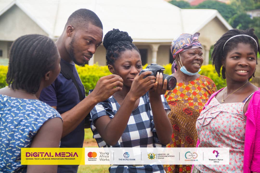 haven_africa's tweet image. Trainees were taken throughtools in photoshop and their multiple functions, trainees were then educated on the various canvas sizes in photoshop and their purpose.They were  introduced to font selection and it's manipulation using photoshop. 
#GTLBaseProgram 
#WomensHavenAfrica
