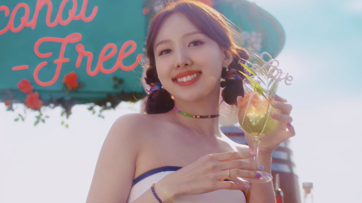 imnayeonarchive's tweet photo. She’s IM NAYEON https://t.co/2Qng9HqlpT