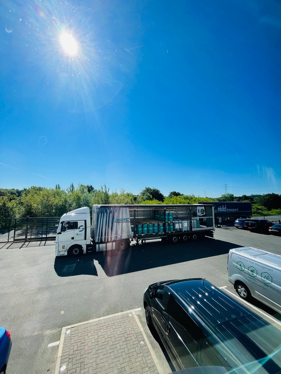 We love receiving deliveries 🚛☀️
#MOTOREX #ETLFE #CARDEV #UKmfg #cnc #metalworkingfluid