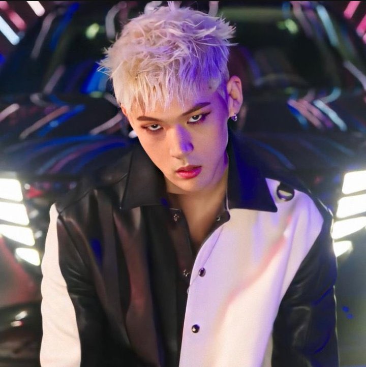 manwhol's tweet photo. BM FIRST SOLO 

Je- j'ai pas les mots mon bébé vient de sortir son first solo,et cette chanson est trop génial, les visuals, les paroles, la mélodie ohlala je suis si fière de lui, qu'il est pu enfin faire le style qu'il aime.

#BM #KARD #BROKENME
#8PEX #vivestudios #DSPmedia https://t.co/0gE13Hz9a3
