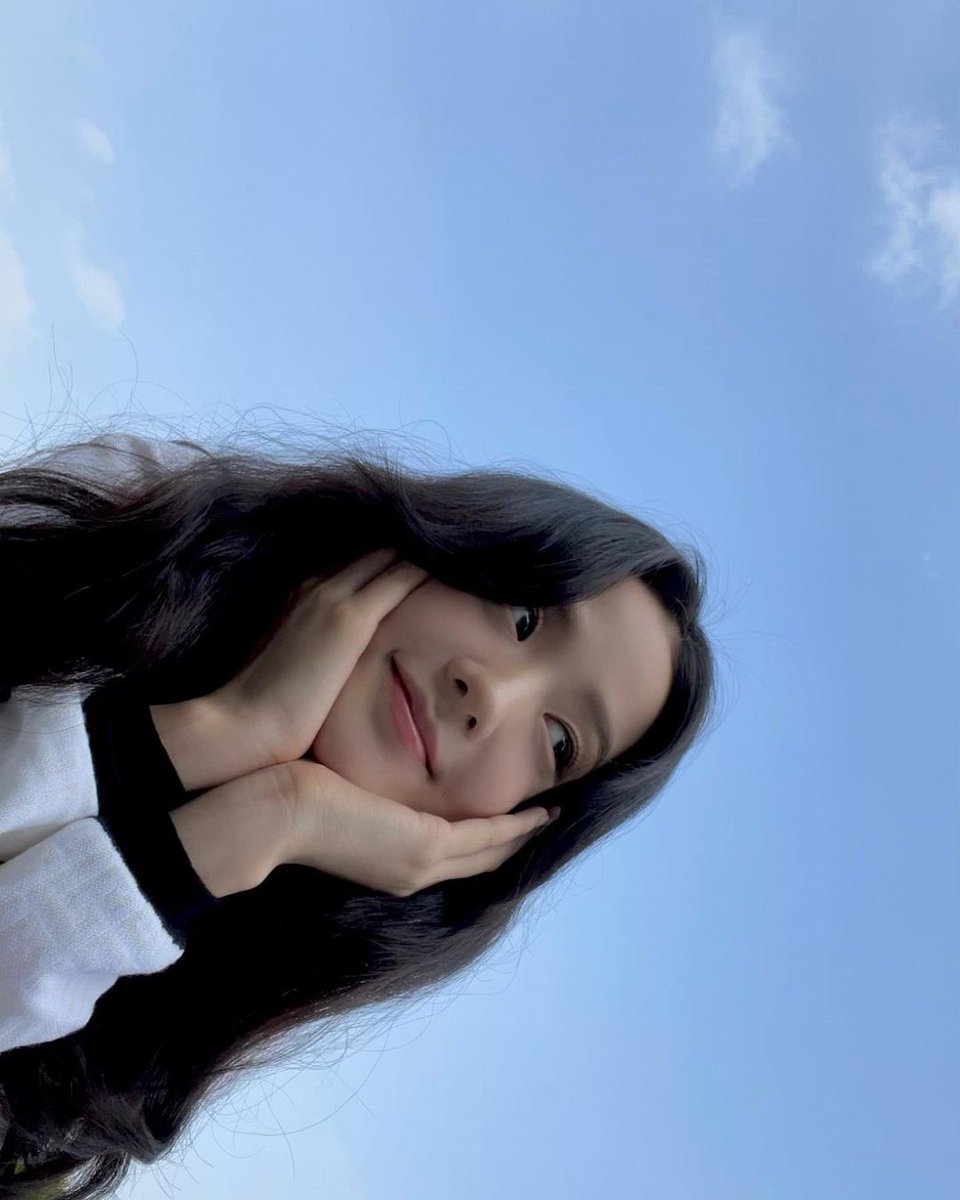 soooyaa___'s tweet photo. ☁️

#JISOO #BLACKPINK #지수 #블랙핑크 https://t.co/5kYOj5b3CJ