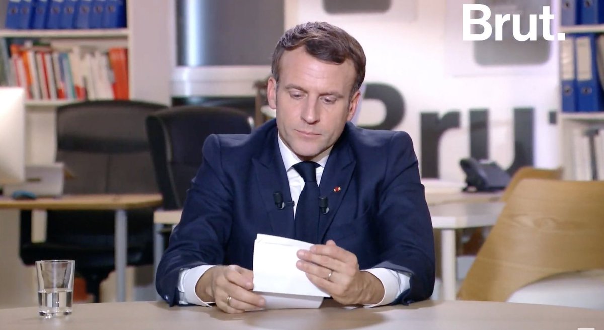 ChemiseMr1's tweet photo. #GifleMacron
Tenez  Mr le Président https://t.co/KrjQ95VoWb