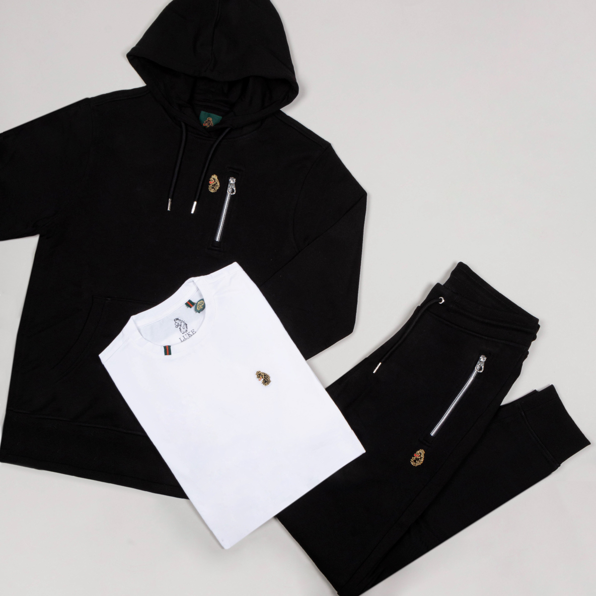 🚨GIVEAWAY 🚨

1x lucky winner will receive this Luke 1977 Los Angeles Rome tracksuit &amp; Super t-shirt.

For your chance to win:
- LIKE &amp; RETWEET this post.
- TAG a friend who would love this.

Competition ends &amp; winner contacted on 11/06/21
#Luke1977 #Competition