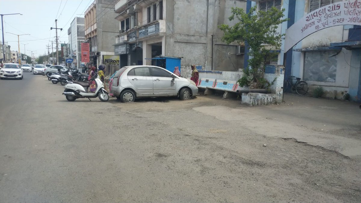 kamlesh_paryani's tweet photo. Sharing Some More Glipsim of #safaiabhiyaan done today in my ward7 as our chairman shri @PunitDudhrejiya instruction to take this #cleannessdrive ar #shyamjikrishnaverma raod mian market area #sewahisangathan @CRPaatil @bhikhubhaidbjp @VinodChavdaBJP @MSPatelBJP @iKeshubhaiPatel https://t.co/FZtnm1MDIZ