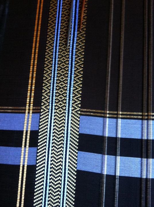 Did you know <a href="/IbrahimfulhuA/">Ibrahimfulhu Aboobakuru</a> is making the actual traditional feyli maybe the last one person alive. Sadly most of us never seen Traditional maldivian feyli woven with cotton and gold threads. Some few own it!  here’s a pic for u. Aslu #dhivehi #feyli #Maldives