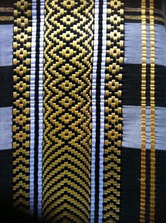 GadheemeeC's tweet photo. Did you know @IbrahimfulhuA is making the actual traditional feyli maybe the last one person alive. Sadly most of us never seen Traditional maldivian feyli woven with cotton and gold threads. Some few own it!  here’s a pic for u. Aslu #dhivehi #feyli #Maldives https://t.co/TdugZnq3r8