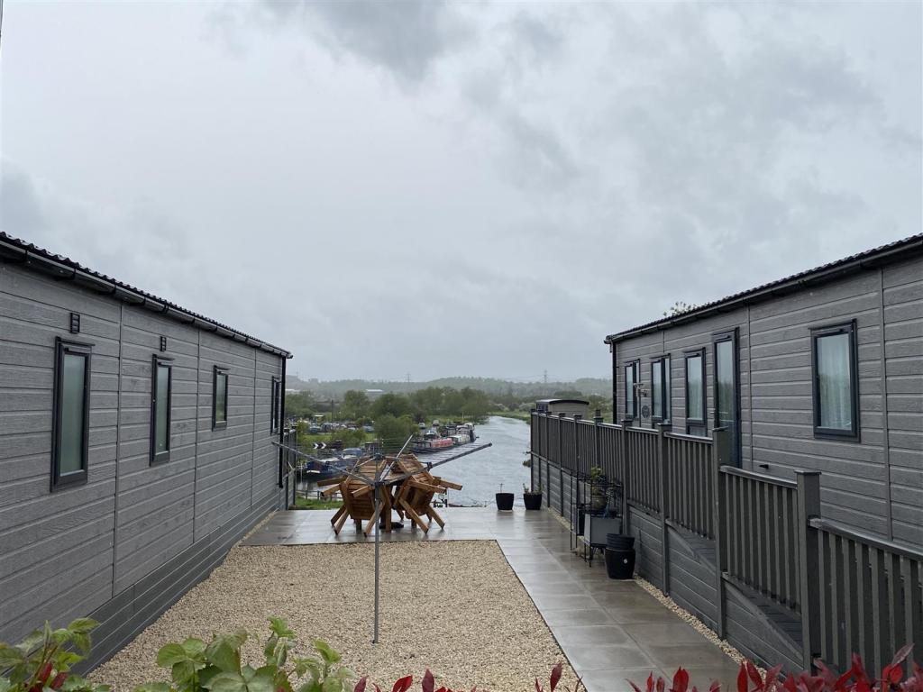 berkleyestates's tweet photo. ⚡ Unique Listing ⚡

We are happy to offer these stunning holiday homes for sale located in Meadow Farm Marina, Barrow upon Soar. Different sizes &amp; prices available.

Get in touch on 01509 414 787 or barrow@berkleyestates.co.uk 

For more info visit https://t.co/2VQJuCp58V https://t.co/RLTxEJzr9i