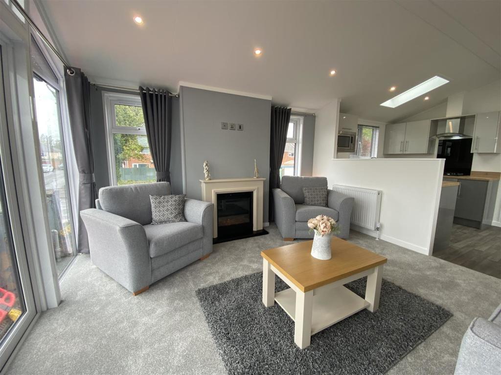 berkleyestates's tweet photo. ⚡ Unique Listing ⚡

We are happy to offer these stunning holiday homes for sale located in Meadow Farm Marina, Barrow upon Soar. Different sizes &amp; prices available.

Get in touch on 01509 414 787 or barrow@berkleyestates.co.uk 

For more info visit https://t.co/2VQJuCp58V https://t.co/RLTxEJzr9i