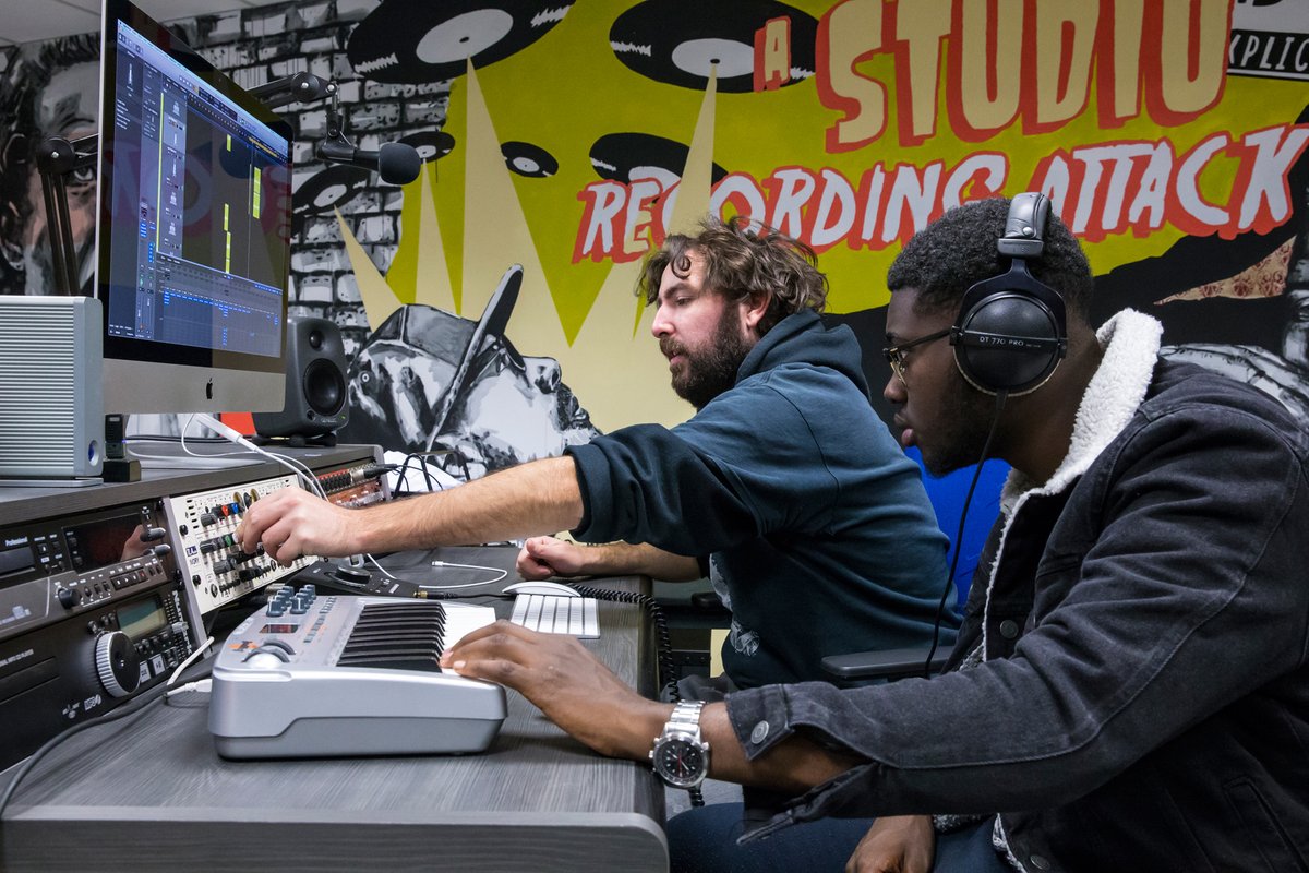 RosnyOfficiel's tweet photo. Réouverture du #StudioSon. Pour réaliser vos projets sonores (chant, instruments, #podcasts, #webradio…), réservez dès maintenant votre créneau !
RdV du mercredi au vendredi :
📞 01 48 12 88 50
📧 studiob.wav@gmail.com https://t.co/gHksIjAsjk