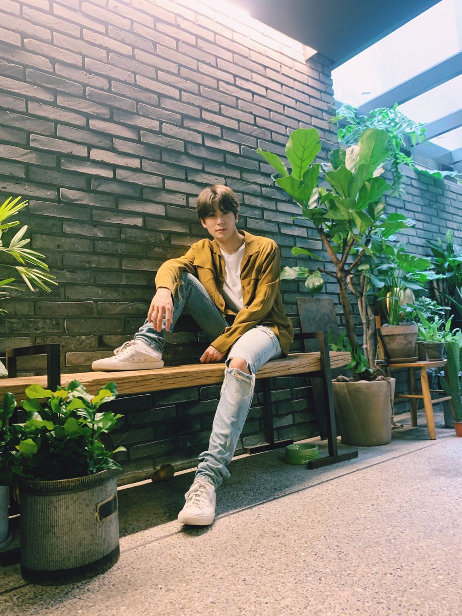 jjhcewpics's tweet photo. sitting https://t.co/6jOPYAOpyi