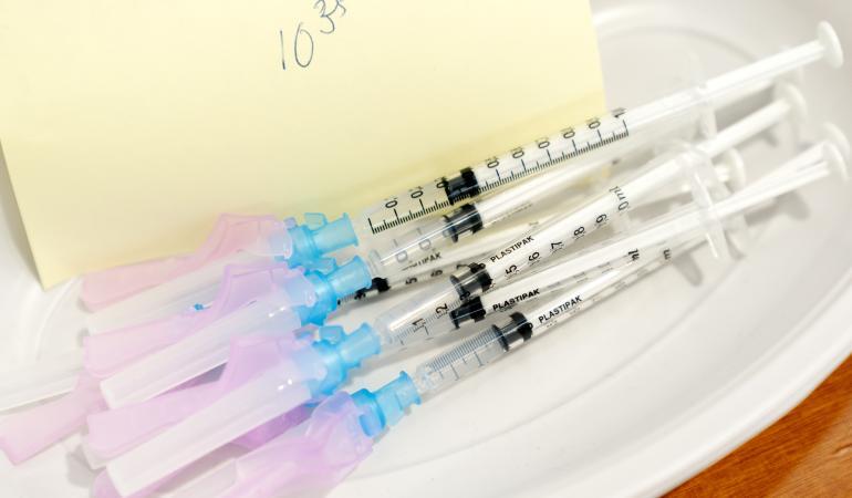 Mensen geboren in 1988 kunnen vanaf vandaag online een afspraak inplannen via coronavaccinatie-afspraak.nl voor een #vaccinatie. Zij krijgen het vaccin van BioNTech/Pfizer of Moderna. Vanaf donderdag 10 juni ontvangen zij de uitnodigingsbrief per post.

➡️bit.ly/3iuHQqa