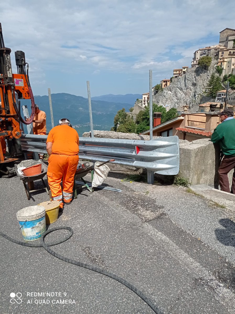 CittaMetroRoma's tweet photo. SP Cervara - Campaegli, lavori di sistemazione barriere, certificate e dotate di rete a tergo, per la messa in sicurezza dei tornanti, in prossimità della prossima stagione estiva.
#viabilita #strade #stradeprovinciali #cittametroroma https://t.co/qtzZbsSTxt