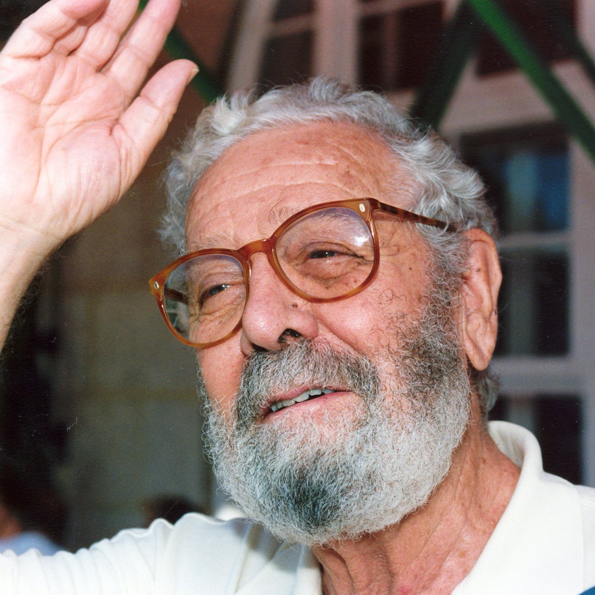 Impres_TVE's tweet photo. Hoy se cumplen cien años del nacimiento de Luis García Berlanga. Para muchos es el cineasta más grande de nuestra historia. 

Mañana domingo lo celebramos a lo grande, con el estreno de su nuevo #Imprescindibles: "El sentimiento austrohúngaro de la vida". https://t.co/7FrNueJjiF