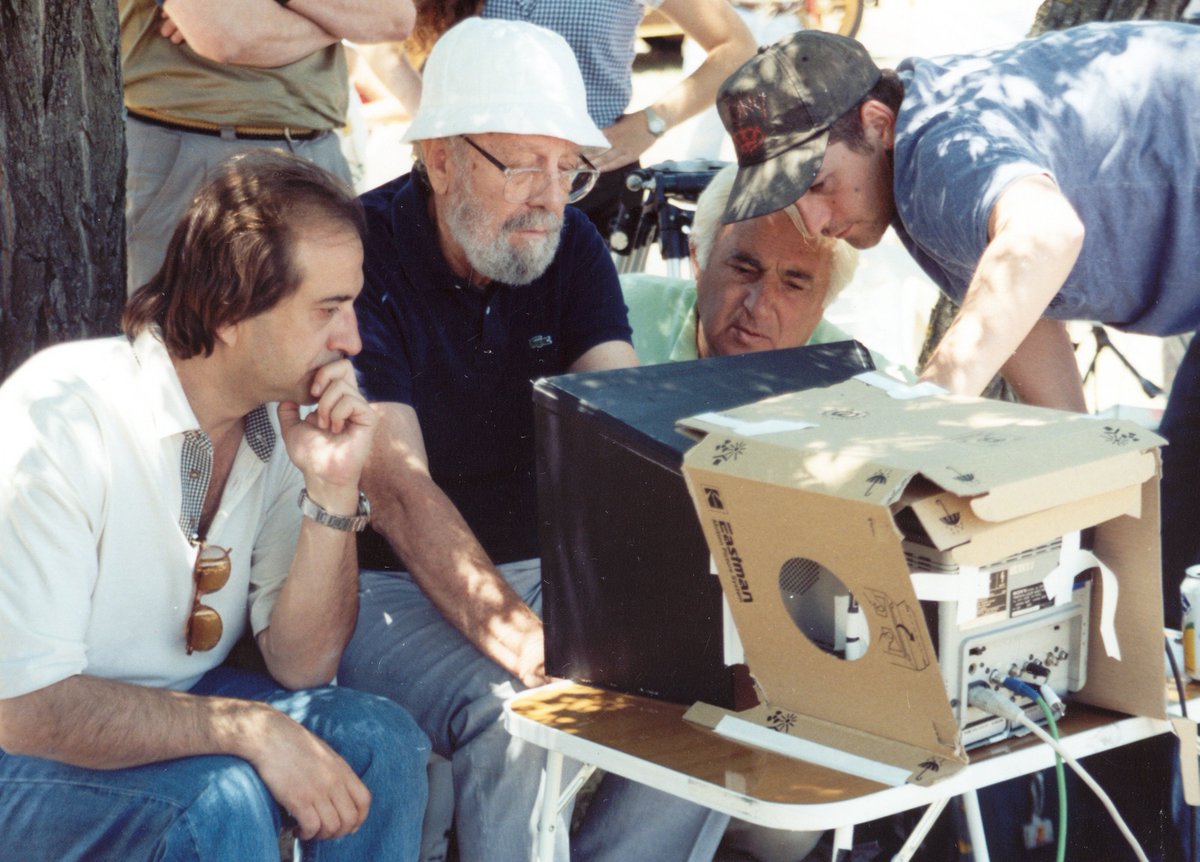 Impres_TVE's tweet photo. Hoy se cumplen cien años del nacimiento de Luis García Berlanga. Para muchos es el cineasta más grande de nuestra historia. 

Mañana domingo lo celebramos a lo grande, con el estreno de su nuevo #Imprescindibles: "El sentimiento austrohúngaro de la vida". https://t.co/7FrNueJjiF