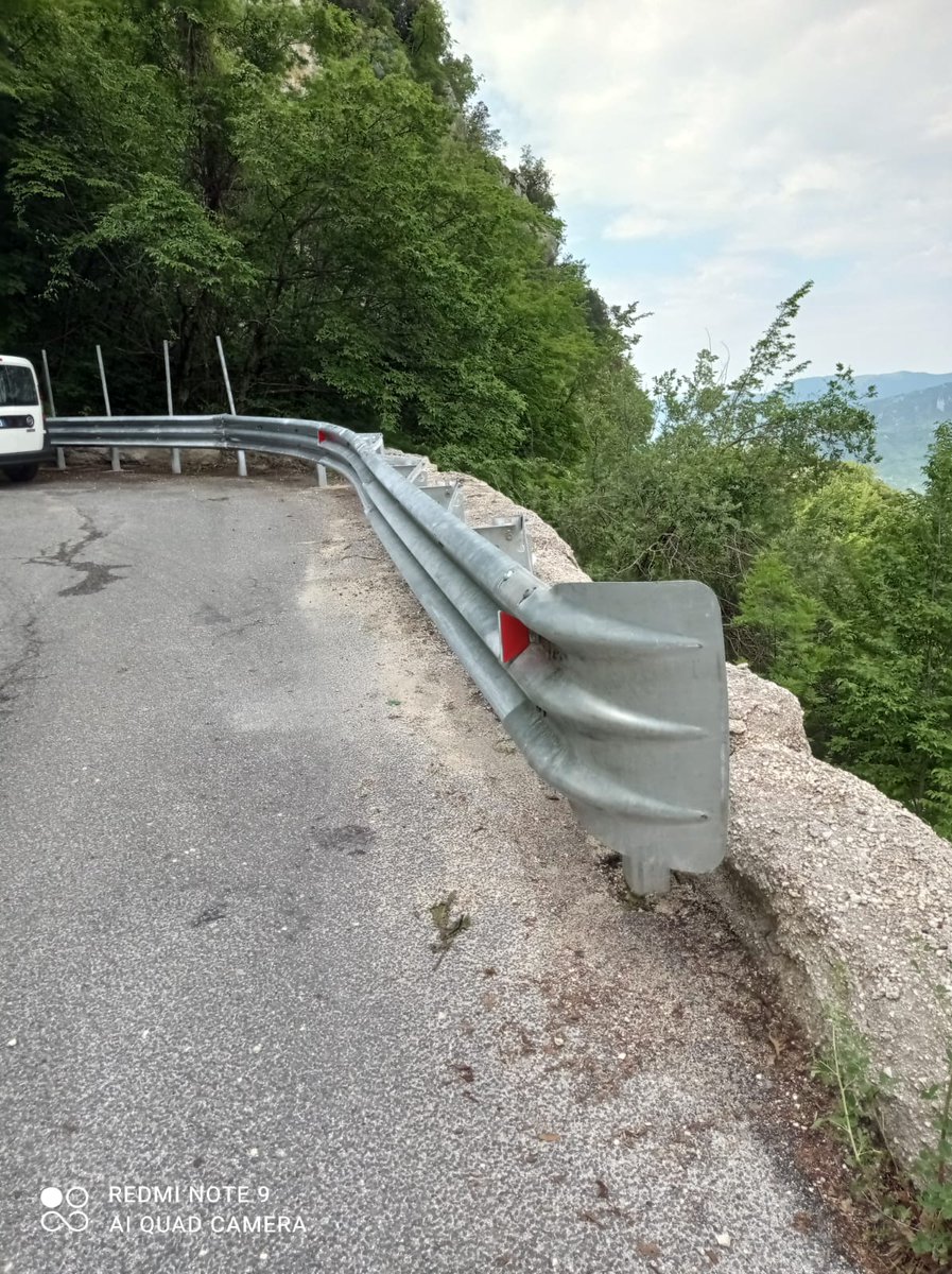 CittaMetroRoma's tweet photo. SP Cervara - Campaegli, lavori di sistemazione barriere, certificate e dotate di rete a tergo, per la messa in sicurezza dei tornanti, in prossimità della prossima stagione estiva.
#viabilita #strade #stradeprovinciali #cittametroroma https://t.co/qtzZbsSTxt