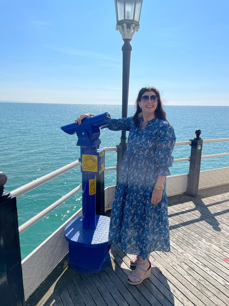 A treat to be filming in the sunshine today - LLL duties with @KirstieMAllsopp in Worthing