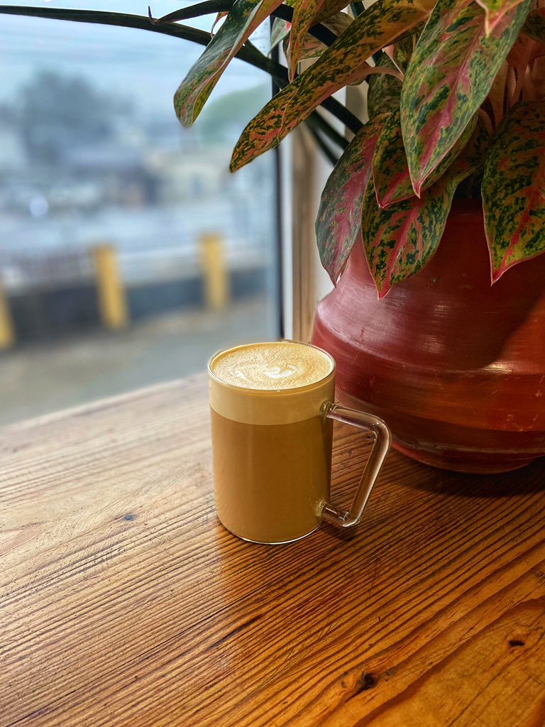 How are you spending this rainy hump day? Hopefully with us?! ☕️