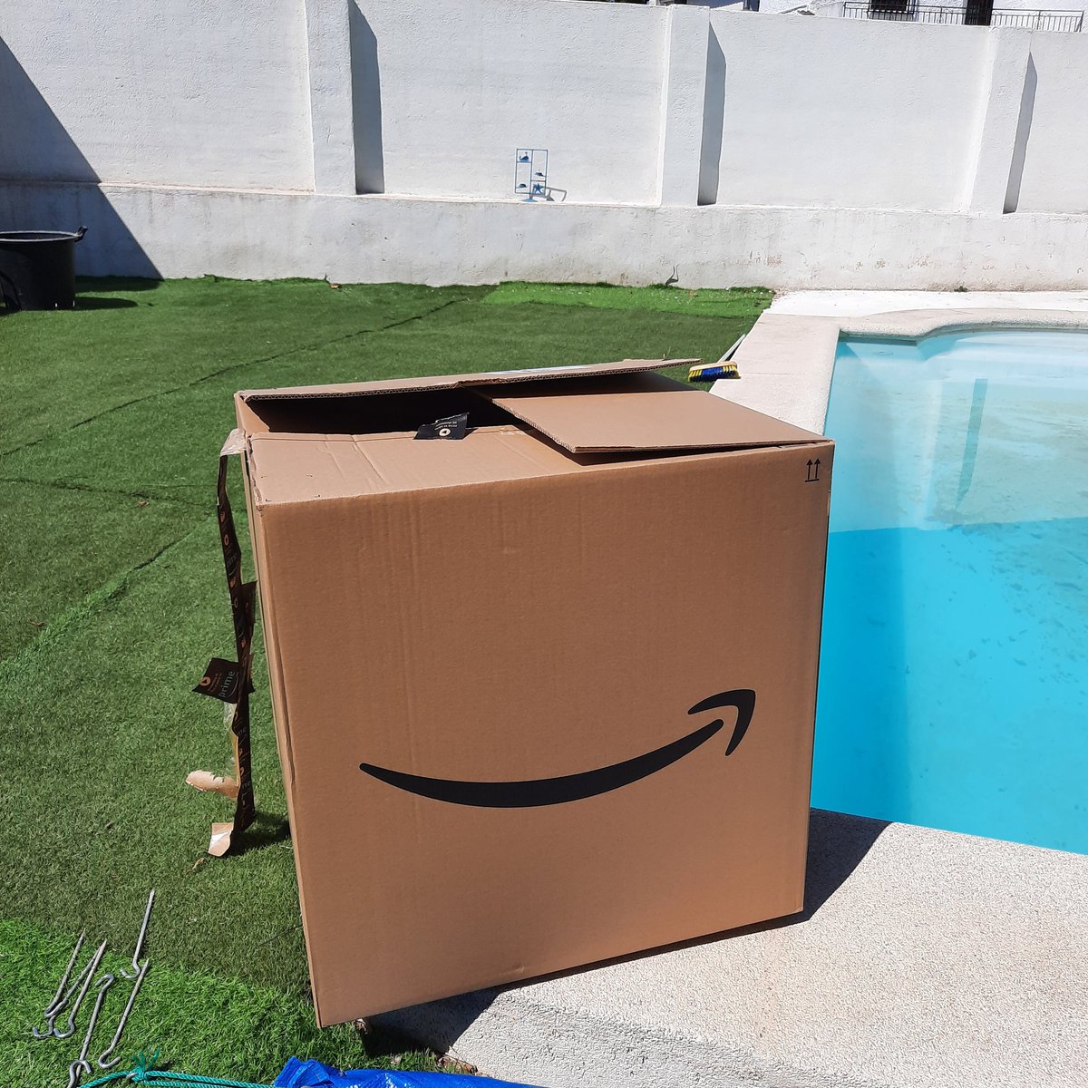 Sólo solemos hablar de las compras cuando hay algún fallo, error o retraso. Pues bien hoy lo hago para agradecer a Amazon su extraordinaria rapidez. Pedido de ayer a las 21,30 recibido hoy antes de las 12,00. Increíble! #Amazon #compras #comprasonline <a href="/amazon/">Amazon</a>