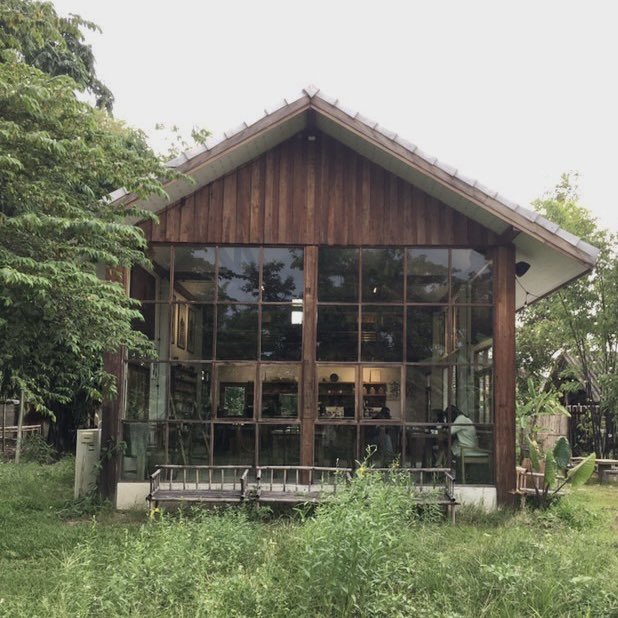 bluexwanderlust's tweet photo. สวรรค์บนดิน Farm &amp; Tea House, เชียงราย 
คาเฟ่เรียบง่ายท่ามกลางธรรมชาติ เหมาะแก่การพักผ่อน หลีกหนีความวุ่นวาย ส่วนของ Tea House จุดเด่นอยู่ที่ชาสมุนไพร นอกจากนี้ยังมีกาแฟ ขนม และ Ice cream อย่าง อัญชันแมคคาเดเมียด้วยนะคะ เปิดทุกวัน 9.00-17.00 น.
@aroii #รีวิวคาเฟ่ #คาเฟ่เชียงราย https://t.co/r9I0su9PvM