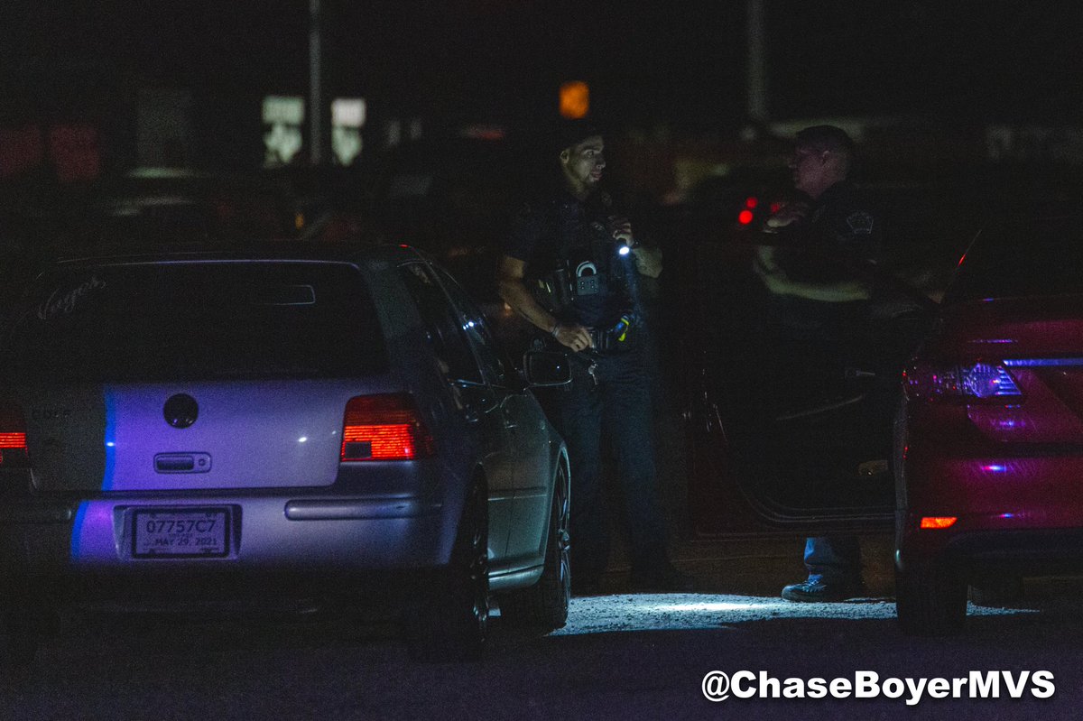 newsphotogchase's tweet photo. #OVERNIGHT Police are investigating a shooting that left a vehicle damaged late Tuesday night in East Austin. APD says the shooting occurred in Bastrop County, but the victim drove to a location in Austin and called police. The victim was not injured. #ATXnews @MVSAustin https://t.co/SnE7AzmLXb