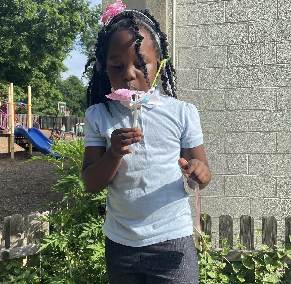 unitycharter's tweet image. Yesterday our K/1 headed out to the garden to test the #pinwheels they made as they learned about wind #energy.  Once they went back inside they took a #virtualtour of a #windfarm to see how energy was converted on a much larger scale #stem @NJPCSA @DrJB__ @Sustain_Motown