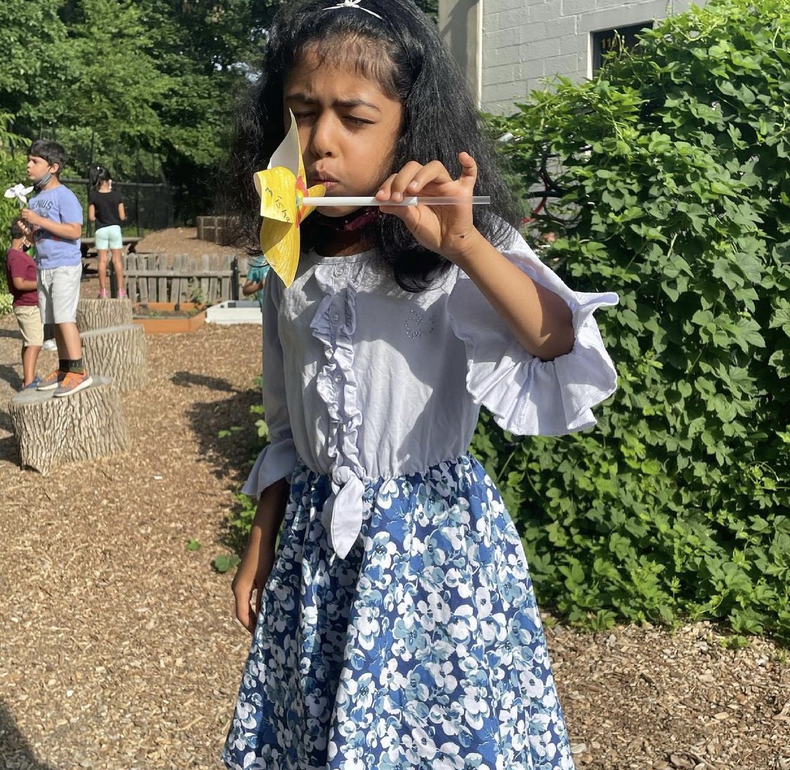 unitycharter's tweet image. Yesterday our K/1 headed out to the garden to test the #pinwheels they made as they learned about wind #energy.  Once they went back inside they took a #virtualtour of a #windfarm to see how energy was converted on a much larger scale #stem @NJPCSA @DrJB__ @Sustain_Motown