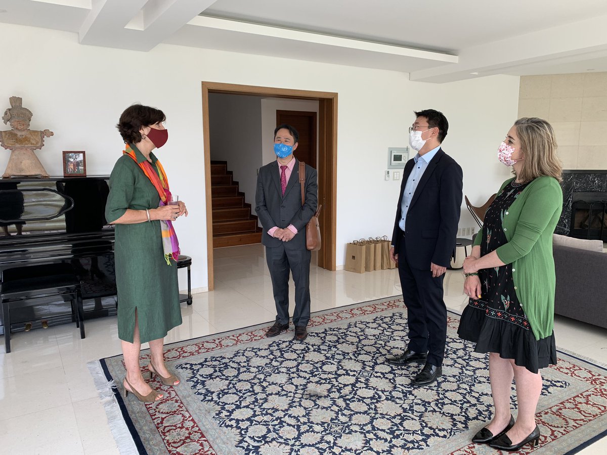 AgroZuidKorea's tweet photo. Luncheon with CEO of #ORGAWholeFoods and Director of #UNWorldFoodProgramme Korea Office at the residence. It was to thank them on close cooperation which made the #ZeroFoodWasteCampaign in Everland so successful. @AgroBericht https://t.co/wSbdyPvPtK