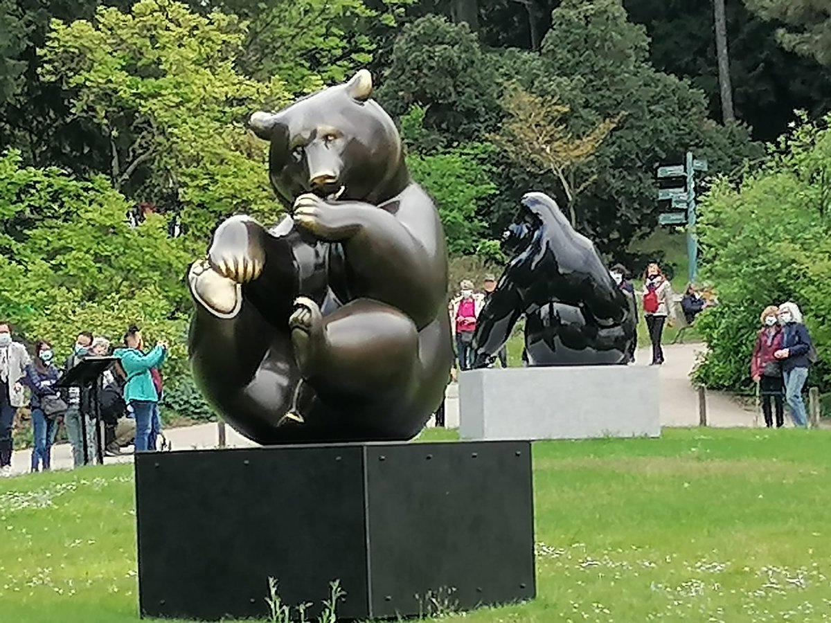 AstucesdeParis's tweet photo. #fragilescolosses  est une belle expo à faire en famille au #jardindesplantes. Vous y verrez de magnifiques #statuesenbronze d'ours et de gorilles du #sculpteur #Michelbassompierre .
Malgré la force de ces animaux, ceux-ci sont actuellement en danger 
https://t.co/kQOltXAZMy https://t.co/f7twZlNeAw