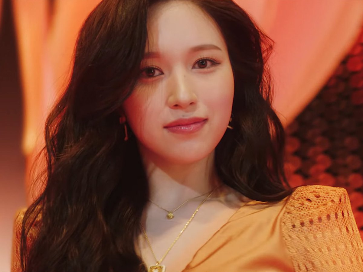godmitzu's tweet photo. MINA IS TOO GORGEOUS IT'S NOT EVEN FAIR 😭 @JYPETWICE https://t.co/lLRph9Zsc3