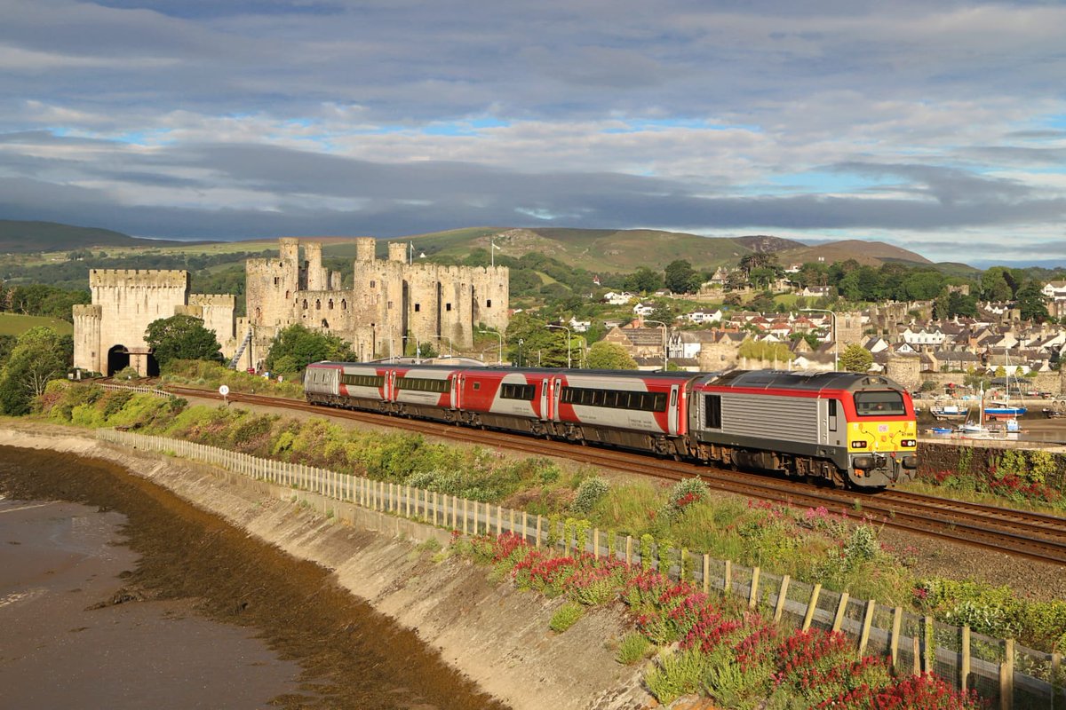 tfwrail's tweet photo. 🗣As the coronavirus measures ease we ask you to remember that we all have a part to play in #KeepingWalesSafe

ℹ To familiarise yourself with the updated FAQs visit: https://t.co/txLBKcUNws

#TravelSafer https://t.co/rZOULTsBMN