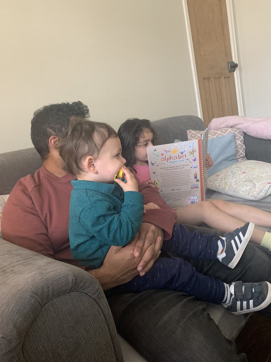 <a href="/LiteracyLarbey/">Michelle Larbey</a> <a href="/phonicfairy/">Phonic Fairy (AKA Michelle Larbey)</a> Amelia LOVED the little surprise when she opened the book and has done a bit with the little man. Definitely going to explore it further :)