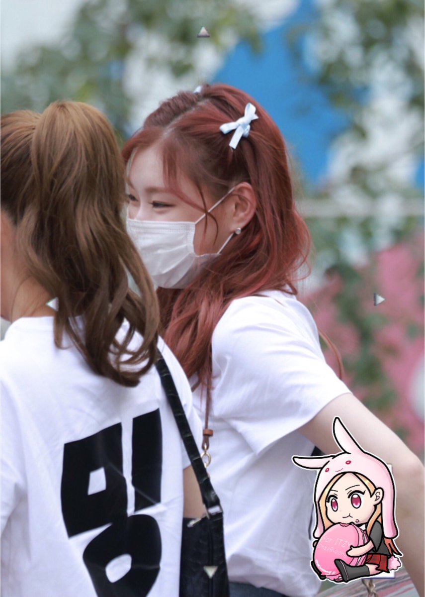 macaryeong0605's tweet photo. [preview] 210609 naver now 출근 
#itzy    #있지          
#ChaeRyeong    #leechaeryeong #채령    #이채령 #彩領 #李彩領 https://t.co/W8u5EP5Ize
