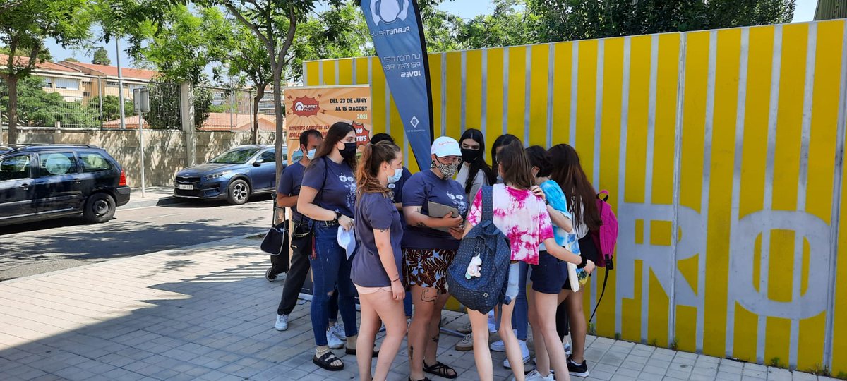 reus_cat's tweet photo. El #PlanetReus porta tallers de salut al carrer adreçats a la joventut. Es convida als i les joves a parlar de la gestió de riscos i plaer en drogues i sexualitat
https://t.co/TV50ydWKyS
@reusjove @joventutReus #SalutiCiutadania #salut @oscarsubirats https://t.co/MOno82RSyP