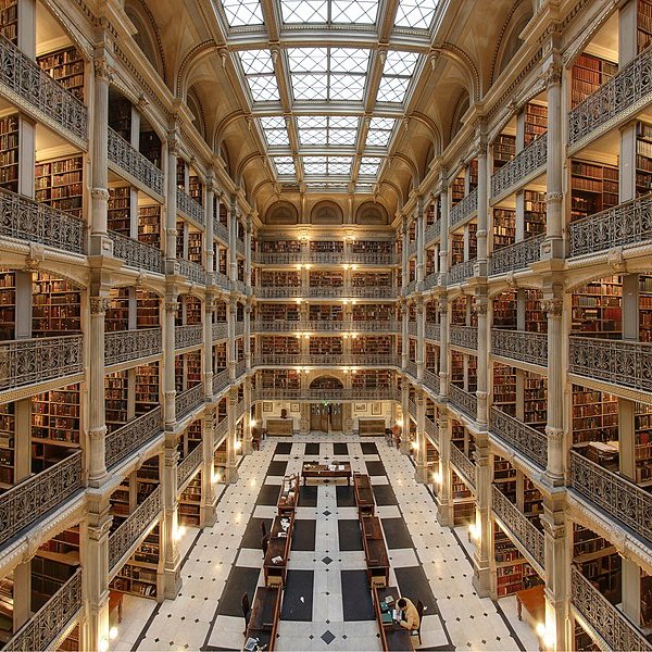 ジョンズホプキンス大学と言えば、医学にとても強いアメリカの名門大学の一つですが、大学図書館のジョージ・ピーボディ図書館もとっても素敵なんですよね！
