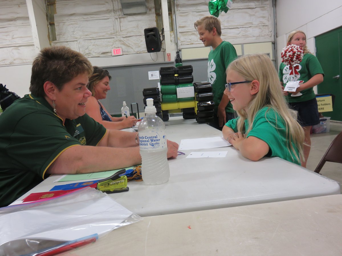 NDSUextBurleigh's tweet photo. Burleigh County 4-H NEEDS your help!  
We are looking for volunteers willing to judge Static Exhibits on July 13th 5:00-8:00 pm.  There is no previous judging experience needed as there will be a judges! Share with anyone you will would be of interest!

https://t.co/T4yEAl5smL https://t.co/S8faEnmtlY