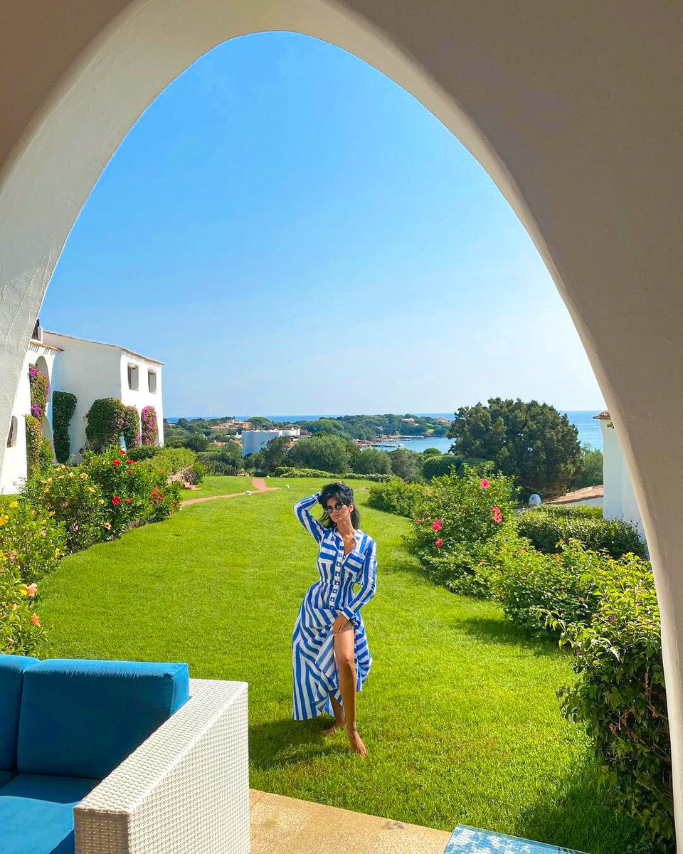 Reflecting the true meaning of uncomplicated wellbeing, Hotel Romazzino appears as a whitewashed structure that winds around a fragrant garden of rosemary, flowers and juniper. Are you ready to Immerse yourself in this peaceful oasis?
@leyla_yastreb