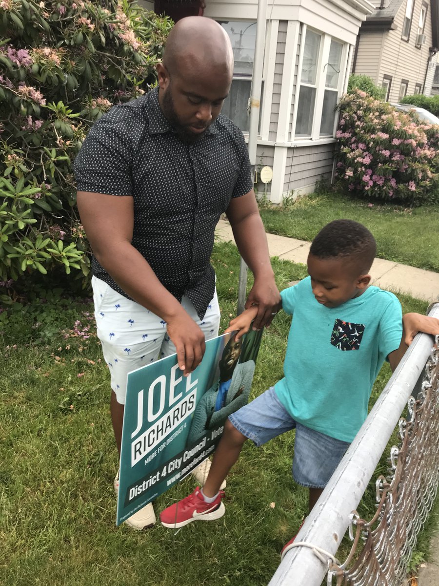 MrRichardsBOS's tweet photo. Had a blast decorating lawns with JC!
If you want one of our beautiful, new lawn signs, just fill out one of these forms and we'll get one to you ASAP! https://t.co/M8jQwIUr0D #bospoli #MoreforD4 https://t.co/OJuHFuYQ6n