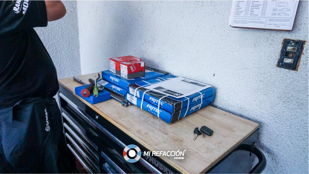 MiRefaccion's tweet photo. El pasado fin de semana le dimos una nueva vida al Jetta de José, se instalaron balatas nuevas y se rectificaron los discos para poder garantizar la mejor frenada, adicional instalamos 4 llantas nuevas

📲 Cotiza el servicio para tu vehículo: 3385263403 (whatsapp) y 33 8526 2484 https://t.co/MLlCm5rbgw