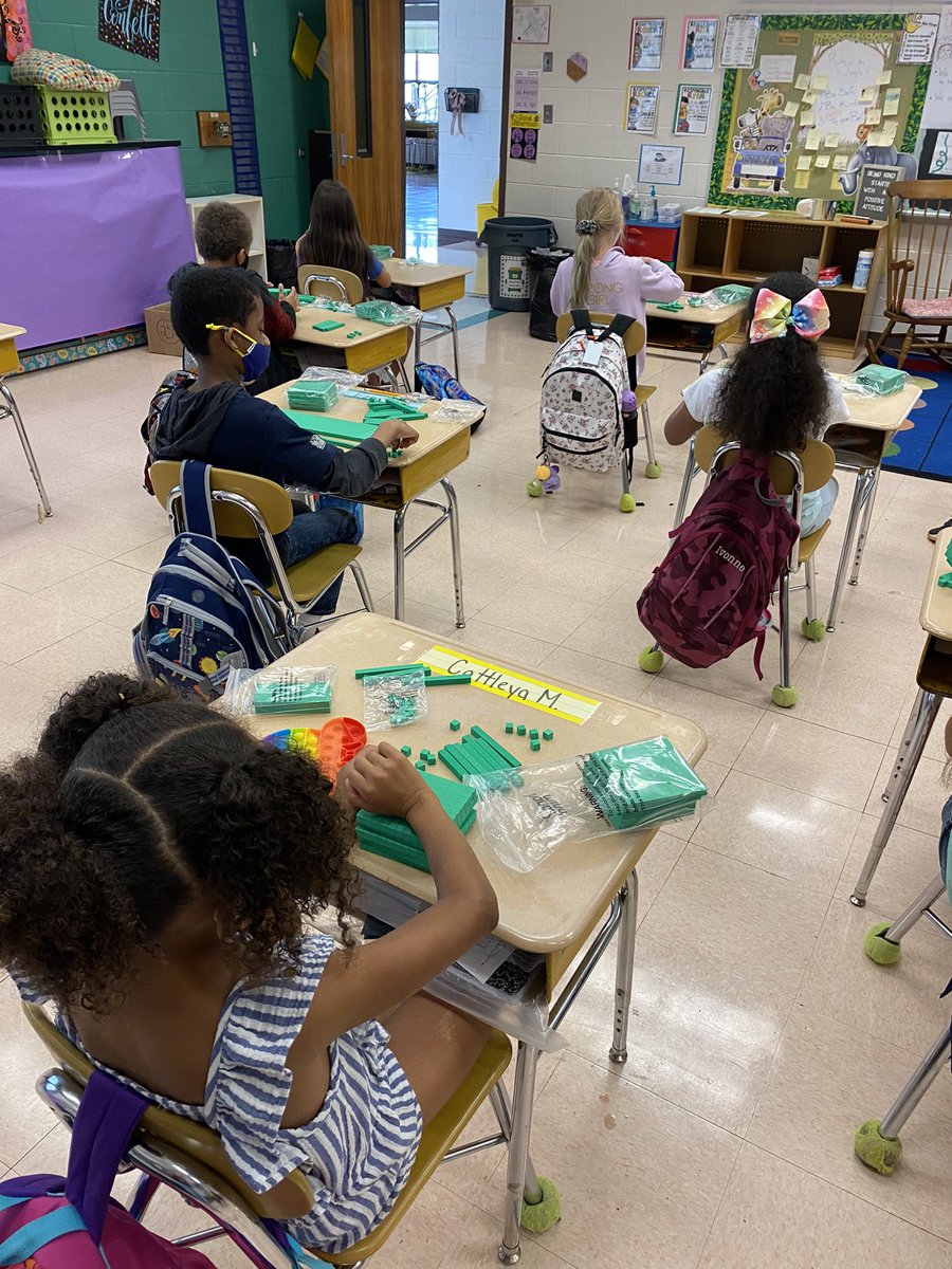 MijoWhite77's tweet image. Building number sense with Base Ten Blocks #CCSRISE2021 #honeycutt #pantherpridewillrise #ccsmath @bnewellmath @sdhaley1 @LisaJohnsonEDU @simc2004 @mellottahill1 @CCSSuptConnelly