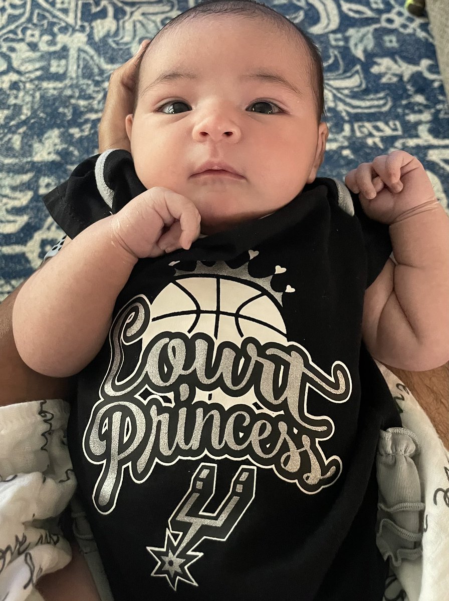 AmauryLebron's tweet photo. When daddy gets to choose the newborn’s outfit for the day! @spurs #GoSpursGo #Spursfamilia #Spurs #SpursFamily #FirstChild #SpursPrincess #10DaysOld 👼 https://t.co/pLU3RN47Xp