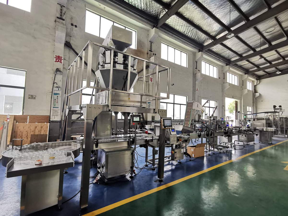 mia73610178's tweet photo. LOM focus on one-stop filling packing solutions. 
We provide our client for gummy packing line,including gummy filling capping labeling machine with 10 weighing heads scale, mental detctor, aluminum foil seal machine and bottles, caps,plastic tray.etc. https://t.co/6FKazd7TJk