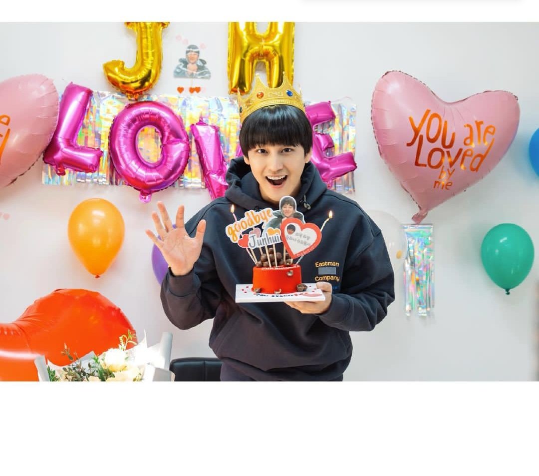 Happy birthday junhui from kim bum.       