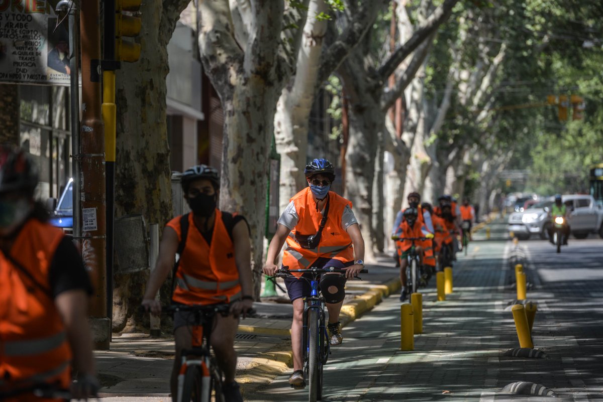 ciudaddemendoza's tweet photo. #EnLaBici
Recorré la Ciudad de #Mendoza en #bicicleta con los #Bicitours de junio. Los sábados 12 y 19 se realizará esta actividad que permite transitar las calles de la capital mendocina conociendo distintos atractivos. https://t.co/HGB6Fa8n3D https://t.co/2oK8U8CTF4