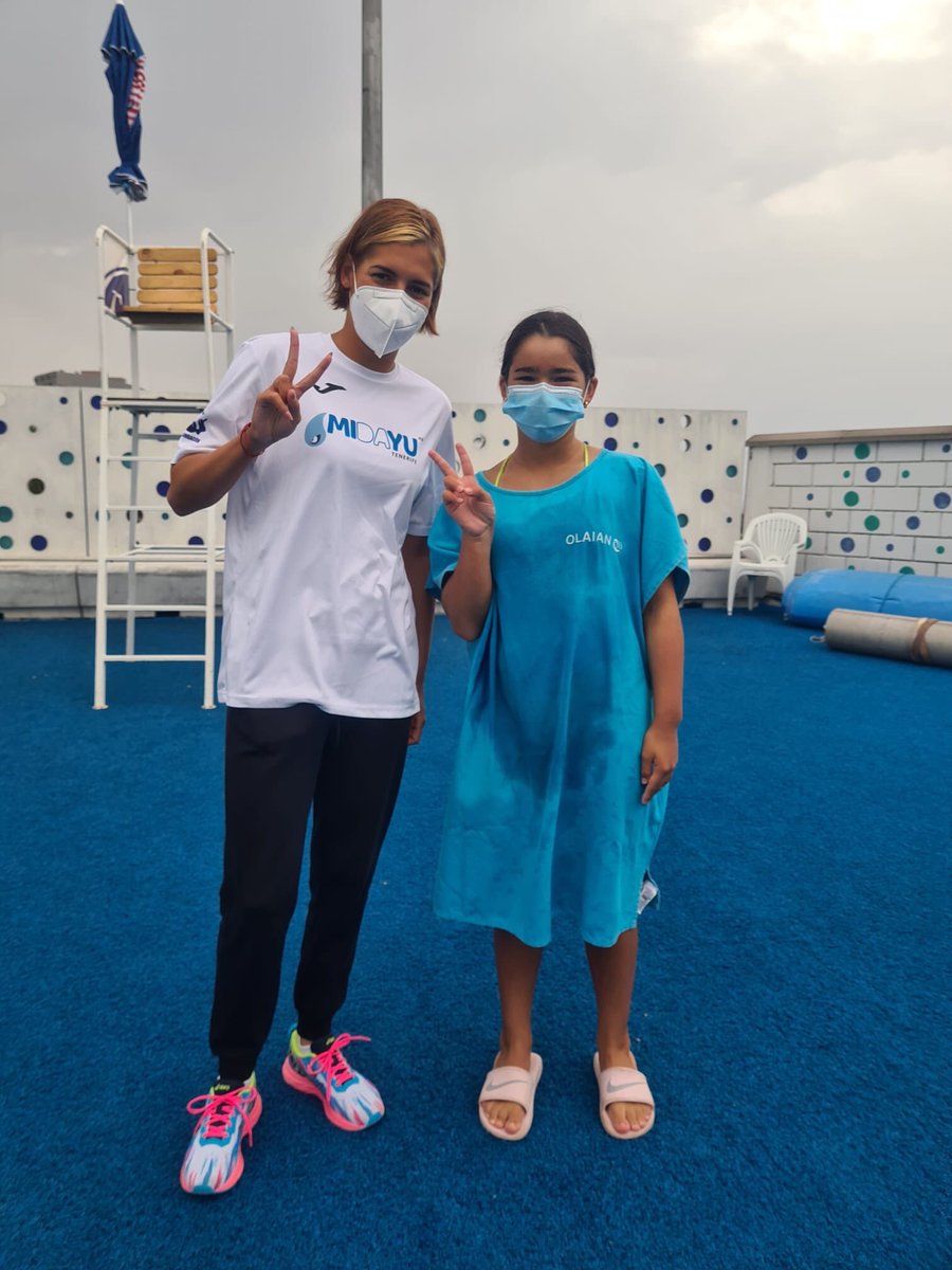 iesbparmas's tweet photo. 🗣El alumnado de PAD-Natación 🏊🏻‍♀️🏊🏽‍♂️de 1° ESO y FPBA ha conocido hoy a Michelle Alonso, dos veces Campeona Olímpica 🏆en los Juegos Paralímpicos de 2012 y 2016. Recientemente se alzó con su cuarto título continental proclamándose Campeona de Europa en su prueba reina de 100 braza🧵 https://t.co/1X9h1xtuwX