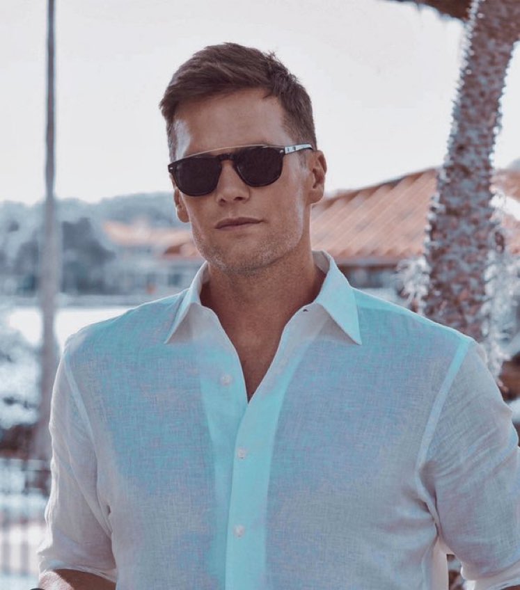 𝑻𝑶𝑴 𝑩𝑹𝑨𝑫𝒀 
━━━━━━━━━━━

— 𝟺𝟹 𝚊𝚗̃𝚘𝚜.
— 𝙲𝚊𝚕𝚒𝚏𝚘𝚛𝚗𝚒𝚊, 𝙴𝙴𝚄𝚄.
— 𝙹𝚞𝚐𝚊𝚍𝚘𝚛 𝙿𝚛𝚘𝚏𝚎𝚜𝚒𝚘𝚗𝚊𝚕 𝙽𝙵𝙻.
— 𝙴𝚗𝚊𝚖𝚘𝚛𝚊𝚍𝚘 𝚍𝚎 𝚖𝚒 𝚖𝚞𝚓𝚎𝚛.
— 𝙽𝚘 𝚗𝚞𝚎𝚟𝚘 𝚎𝚗 𝚛𝚘𝚕.

¿Me ayudáis con un rt?
#Freerol