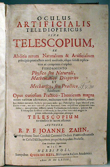 RealPreCinema's tweet photo. 1685
JOHANN ZAHN (1631-1707)
This year, Zahn (l) published in Wurzburg 'Oculus Artificialis Teledioptricus Sive Telescopium' (Zahn, J., Wurzburg, 1685-6). In this wondrous book (r), we find many descriptions and illustrations of both the ‘Camera Obscura’ and ‘Magic Lantern’. https://t.co/tPsuTHi2Ey