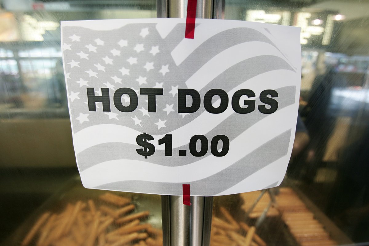 Brewers's tweet image. Dollar 🌭Days are back! 
 
Join the Brewers for Re-Opening Day on June 25, and you can enjoy $1 hot dogs throughout the contest.
 
🎟️: mlb.com/brewers/ticket…